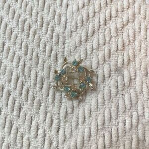 Vintage‎ Brooch Icy Blue Glass Rhinestone Cluster 2" Wreath Flower Silver Tone